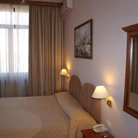 Domus Hotel-1 Hotel