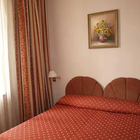 Hotell Domus Hotel-1 3*