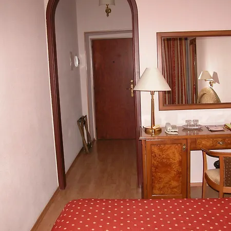 Domus Hotel-1 Hotell